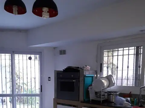 MODERNA PROPIEDAD  EN  2  PLANTAS,  LOTE 10X28,  GGE PASANTE, 3DORM (1 SUITTE) TERRAZA, FDO 10 MTS