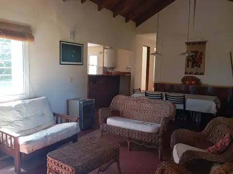 CASA MANANTIAL DEL SILENCIO-BARRIO RESIDENCIAL