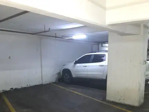 Venta cochera cubierta Barrio Norte