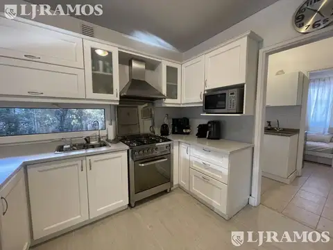 Casa 7 ambientes con 2 baños
