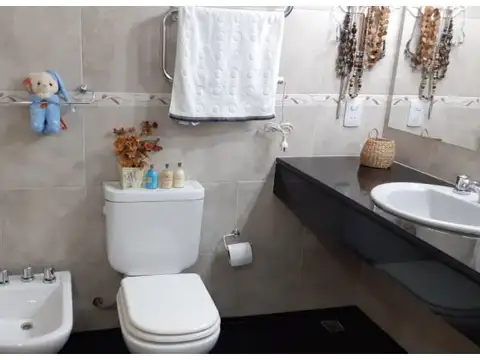 Casa venta  + 4 locales en Virrey del Pino