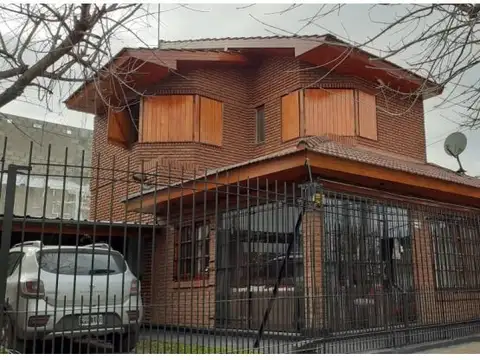 Casa venta  + 4 locales en Virrey del Pino