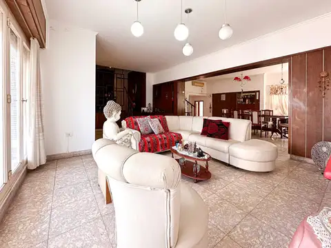 VENTA/PERMUTA - Casa 3 Dormitorios, Jardin y Cocheras - Cañada de Gomez, Santa fe