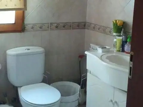 Casa 4 ambientes con 2 baños