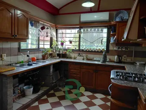 Casa 6 ambientes con 5 baños