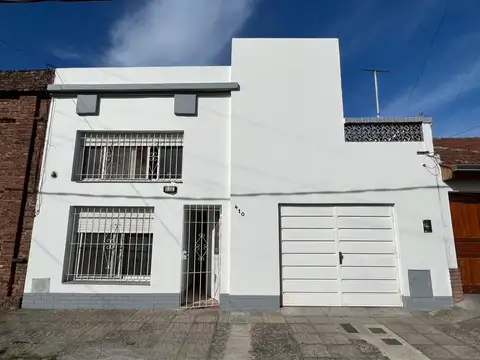 Alquiler, Casa 3 Ambientes con Cochera Cubierta y patio