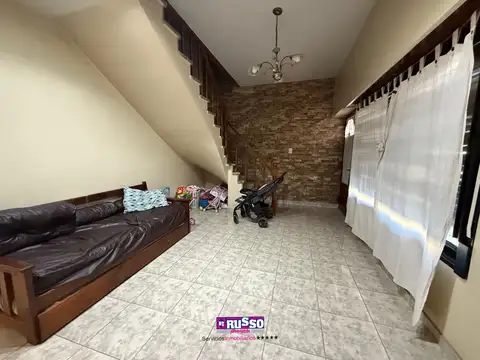 Casa en Venta con 3 cocheras