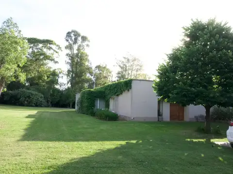 Excelente Casa en Venta en Barrio Quebradas,Baradero.