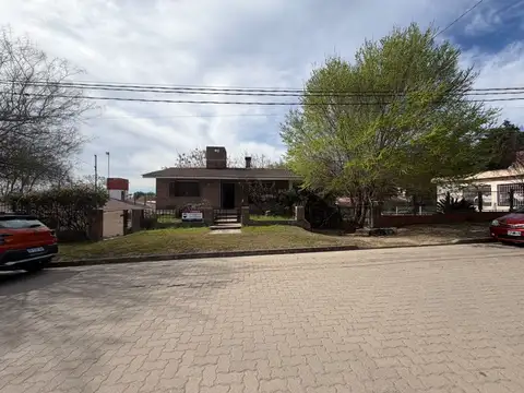 Venta casa más departamento en villa carlos paz