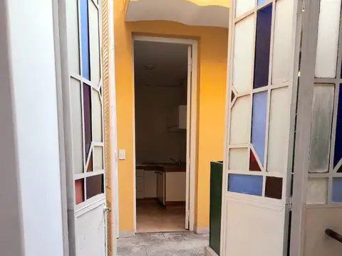 Edificio antiguo/ Totalmente reciclado, 3 plantas.