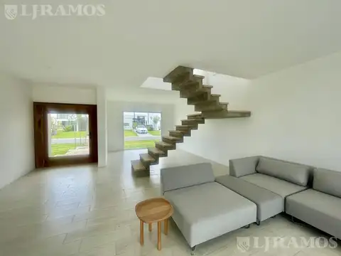 Casa a estrenar en venta en CARPINCHOS - NORDELTA