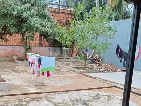 CASA EN LOTE PROPIO DE 3 AMBIENTES CON COCHERA Y GALERIA