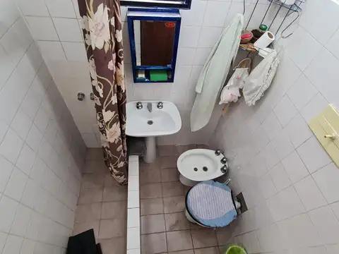 Casa 6 ambientes con 2 baños