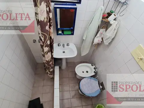 Casa 6 ambientes con 2 baños
