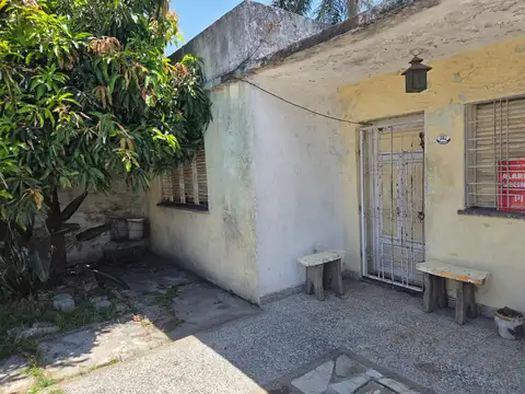 Casa 2 ambientes con 1 baño