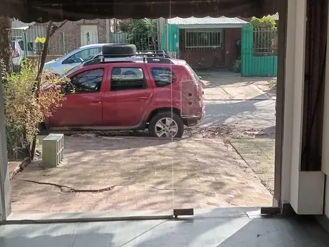 LOCAL A METROS DE AVENIDA ANDRES ROLON IDEAL VARIOS USOS
