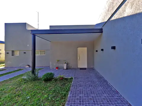 VENTA CASA NUEVA 4 AMB LUJAN HOSTERIA LOTE 1000 M 