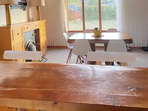 Casa 4 ambientes con 2 baños