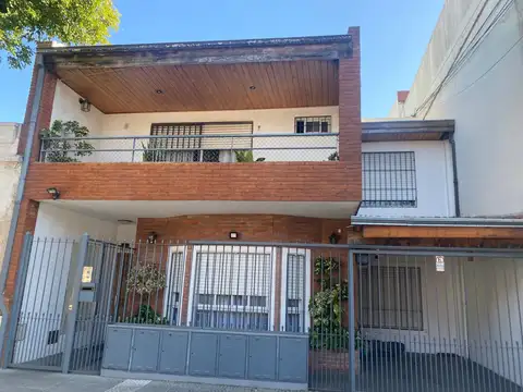Dto tipo casa 3 amb 1er piso x escalera