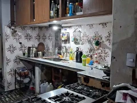 Casa 4 ambientes con 2 baños