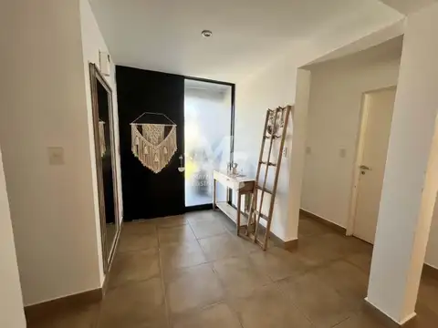 Casa en Alquiler con 1 cochera