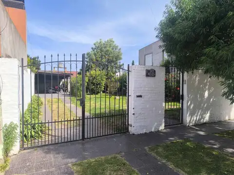 Venta Casa 4 ambientes zona Parque Necochea