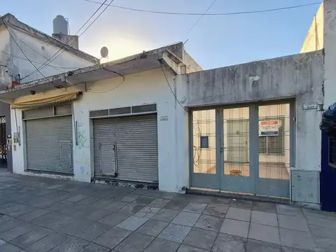 CASA 2 AMB + 2 LOCALES AL FRENTE ITUZAINGO