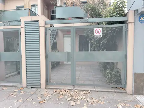 PH 3 MABIENTES EN P. B. ENTRADA INDEPENDIENTE  PATIO Y COCHERA  