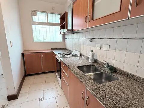 Depto Tipo Casa en Alquiler en Monte Castro, $ 1.300.000