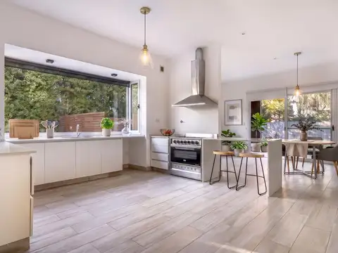 Casa 4 ambientes con 2 baños