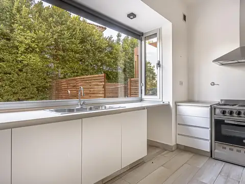 Casa en Venta con 4 cocheras