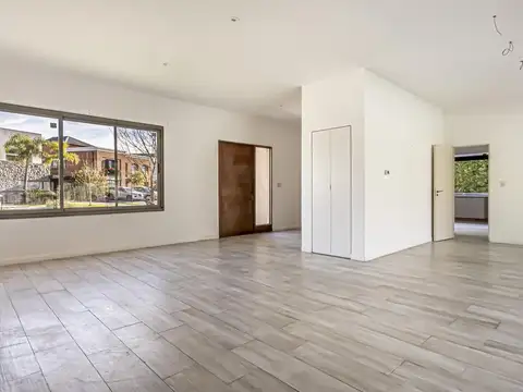 Casa en Venta con 4 cocheras