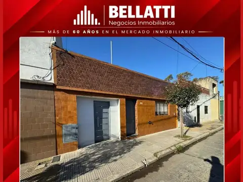 CASA DE 4 AMBIENTES. 2 COCINAS,  TERRAZA. IDEAL 2 FAMILIAS.