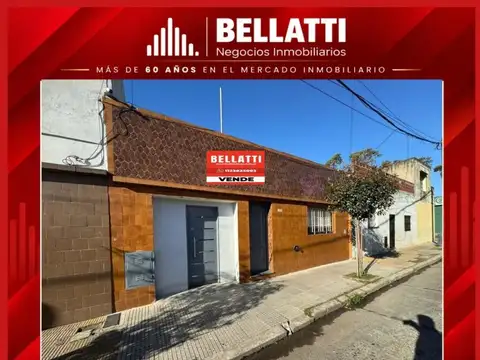 CASA DE 4 AMBIENTES. 2 COCINAS,  TERRAZA. IDEAL 2 FAMILIAS.