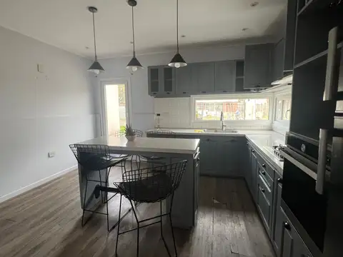 CASA CON PILETA Y GARAGE EN VENTA Y ALQUILER, GENERAL LAS HERAS
