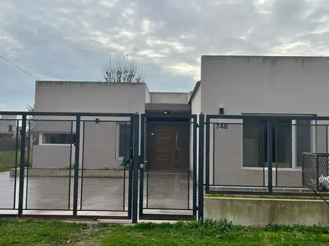 CASA CON PILETA Y GARAGE EN VENTA Y ALQUILER, GENERAL LAS HERAS