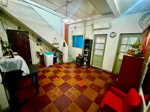 CASA 4 AMBIENTES EN VENTA EN LANUS CON TERRAZA