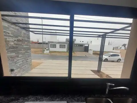 Casa 5 ambientes con 1 baño