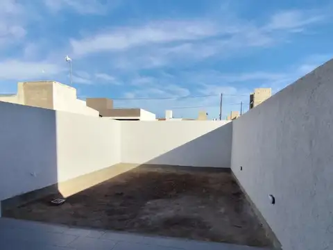 Depto Tipo Casa en Alquiler con 1 cocheras