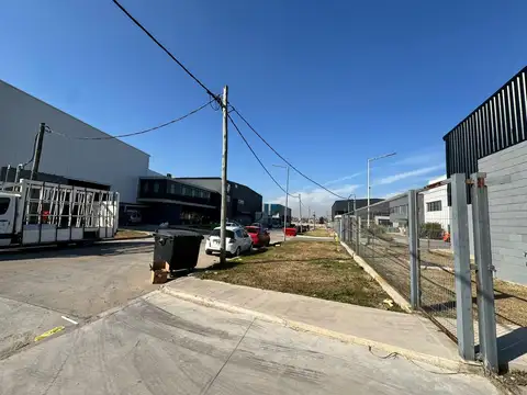 Galpón en Alquiler de 400m2 cub. sobre Camino del Buen Ayre, bajada Debenedetti, San Martín