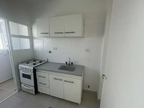 Departamento en Alquiler en Coghlan, $ 650.000