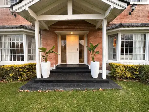 Casa en Venta con 4 cocheras