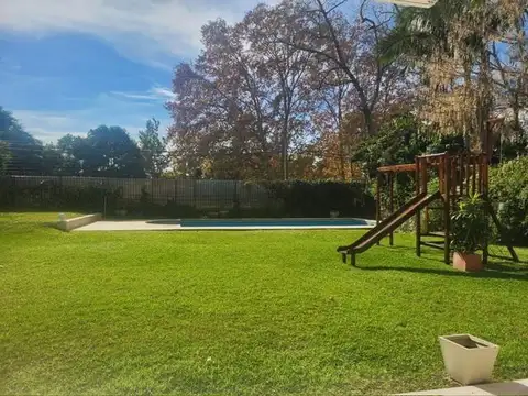 Casa 5 ambientes con 4 baños