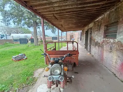 Terreno con casa y local a reciclar Av.Alvear 5125 Fontana
