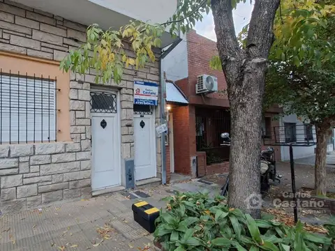 PH 2 ambientes al contra frente con patio y terraza