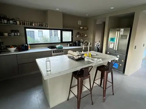 Casa en Alquiler al Norte