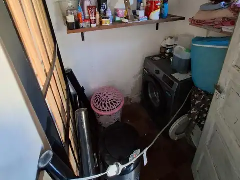 Casa 7 ambientes con 2 baños