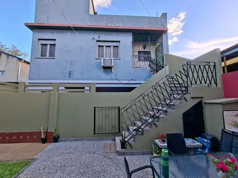 CASA EN VENTA - MULTIFAMILIAR. OPORTUNIDAD.
