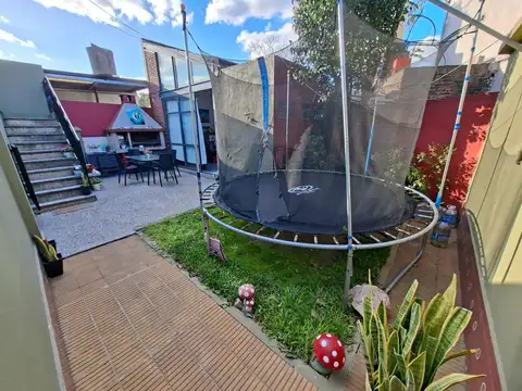 Casa en Venta con 3 cocheras