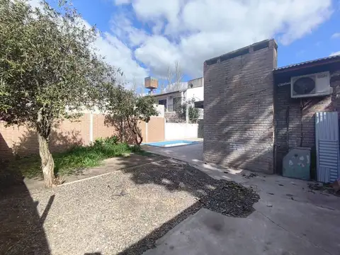 OPORTUNIDAD VENTA CASA 3 AMBIENTES PISCINA Y COCHERA ESCUCHA OFERTA